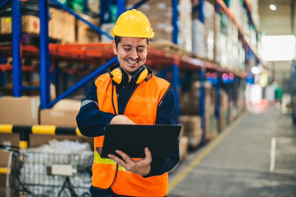 Warehouse,Worker,Uses,Laptop,For,Inventory,Management ,The,Shelves,Filled