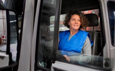 Devenir chauffeur poids lourd : étapes clés et formations pour réussir